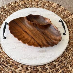 Seashell shaped wooden chip n’ dip Tray